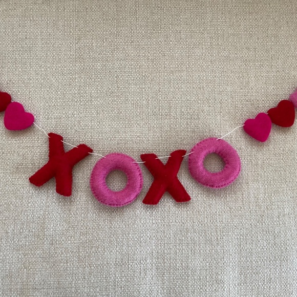 Set of 2 Valentine’s Day felt garlands - Picture 5 of 8